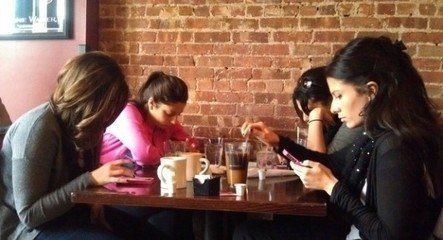 蘭州眼科醫(yī)院：手機(jī)控，易患沙眼！