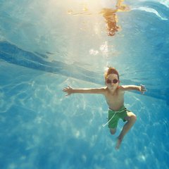 夏季游泳，防眼疾