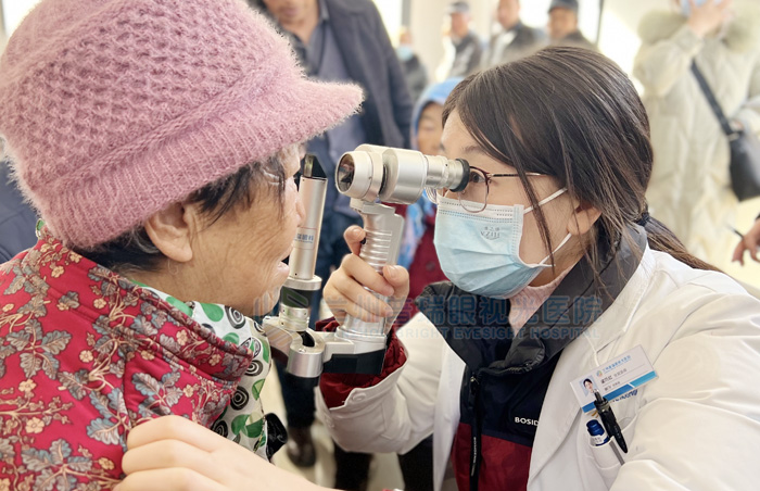 蘭州普瑞眼視光醫(yī)院“迎新春，送溫暖”慰問貧困群眾公益