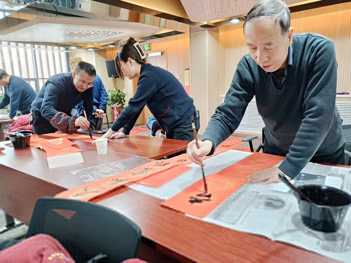 “淡淡墨香飄，濃濃新春情”蘭州普瑞眼視光醫(yī)院給患者送