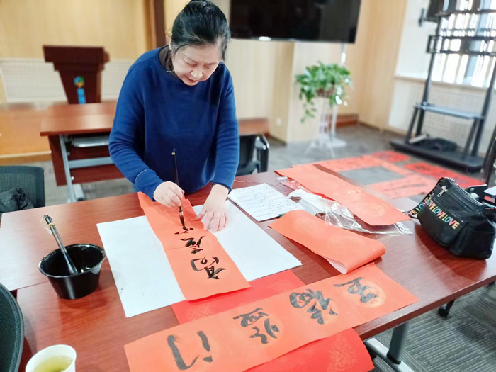 “淡淡墨香飄，濃濃新春情”蘭州普瑞眼視光醫(yī)院給患者送